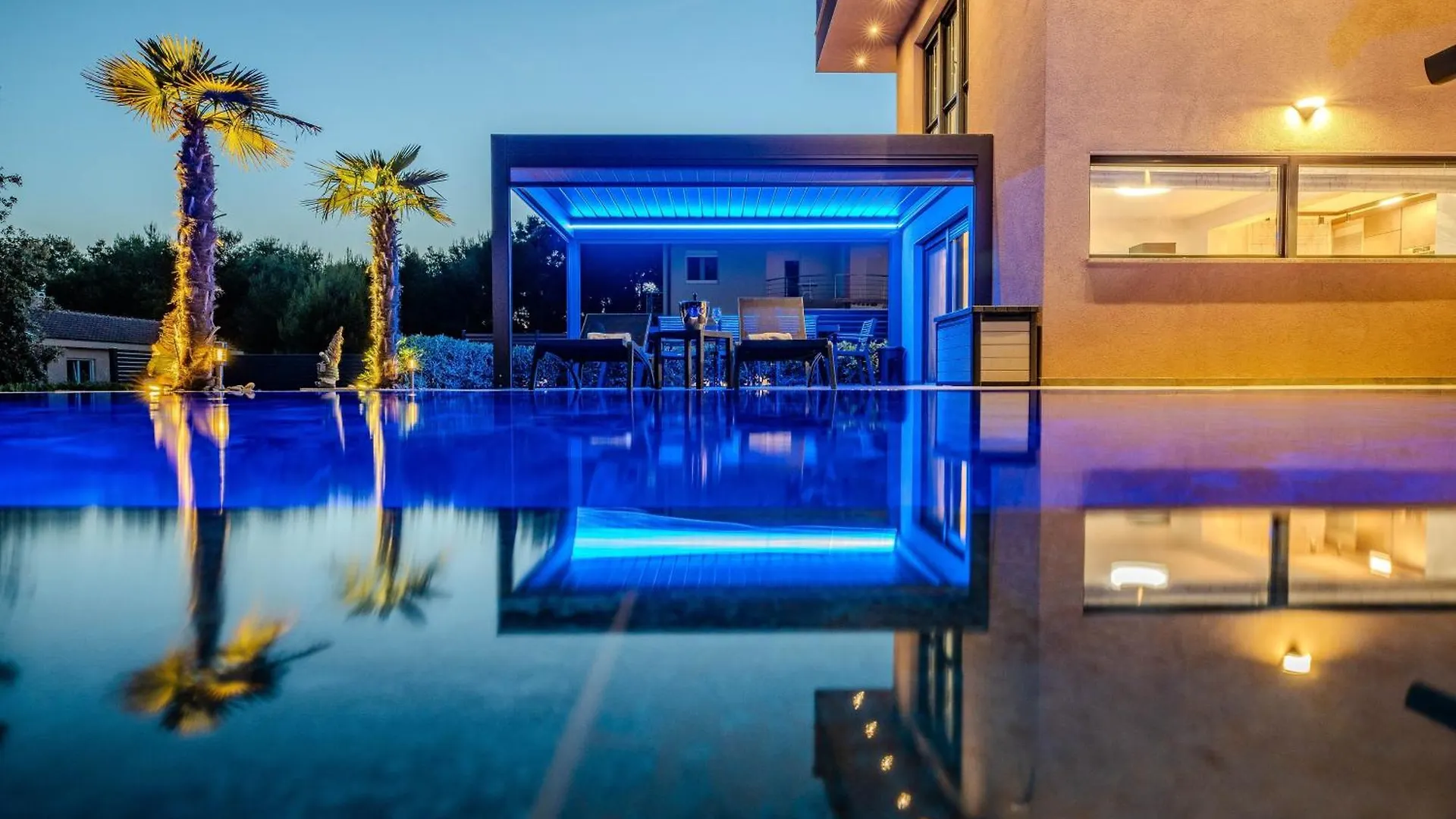 Family Friendly Apartments With A Swimming Pool Vir - Kozjak, Vir - 22971 0*,  Kroatië